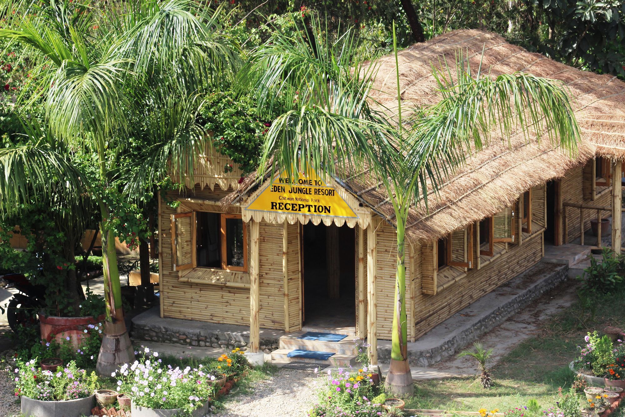 Eden Jungle Resort Sauraha Exterior photo