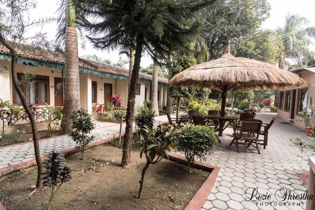 Eden Jungle Resort Sauraha Exterior photo