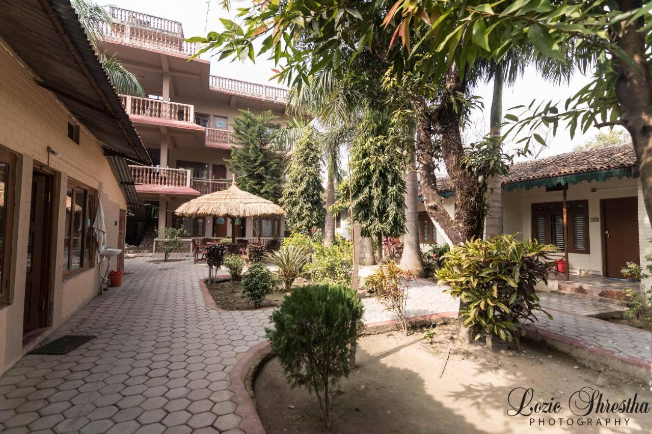 Eden Jungle Resort Sauraha Exterior photo